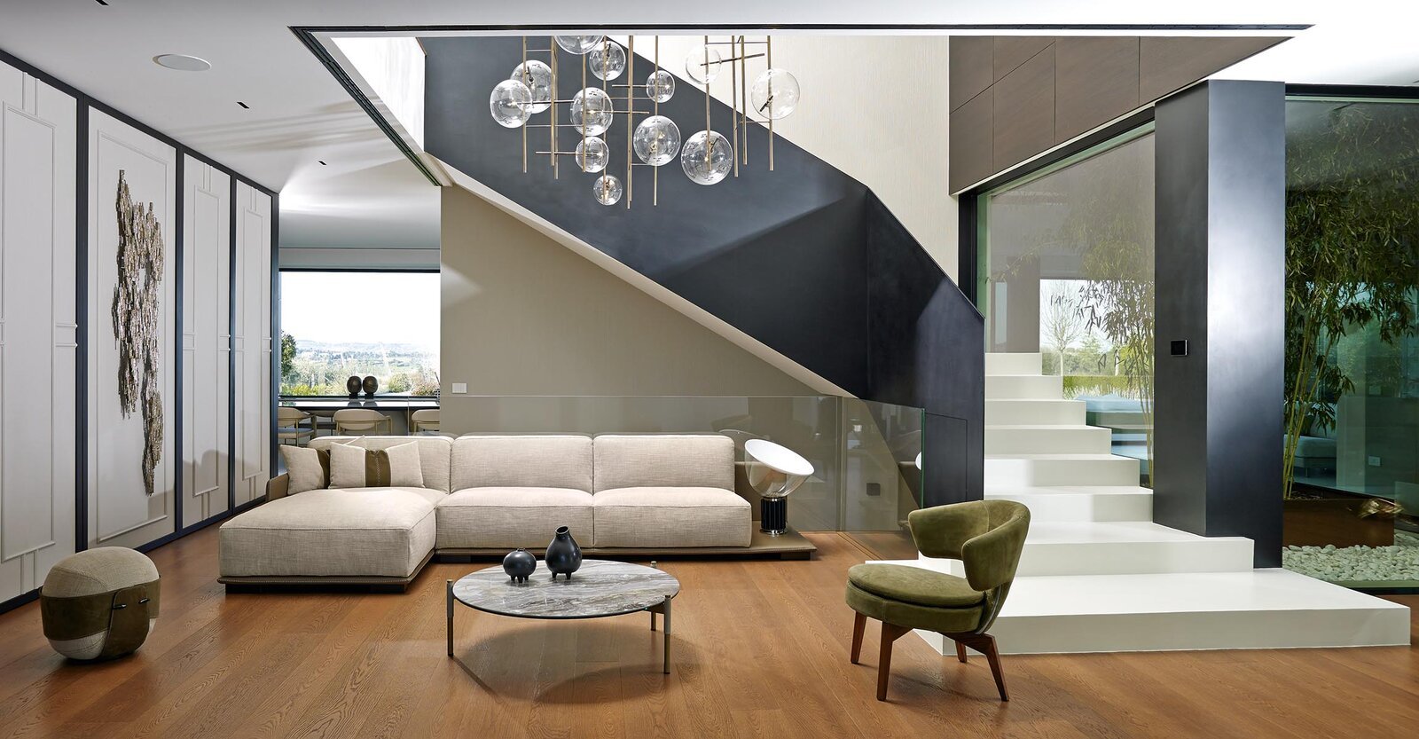 Border canapé haut de gamme en cuir par Gamma Arredamenti, design minimaliste avec surpiqûres décoratives et finitions artisanales. Disponible chez D-Style Interior.