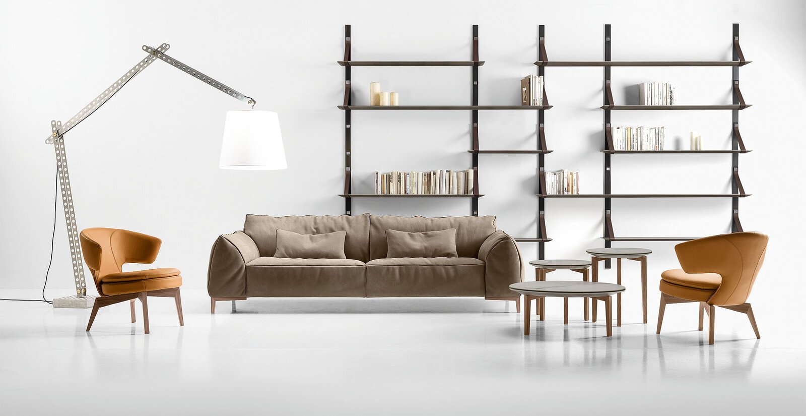 Lolita fauteuil moderne en cuir, compact et élégant, avec base en bois ou métal et assise enveloppante. Disponible chez D-Style Interior.