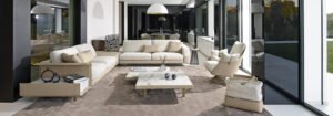 Vincent table basse de Gamma Arredamenti. Design raffiné, finitions en cuir et plateau en verre, céramique ou marbre. Disponible chez D-Style Interior.