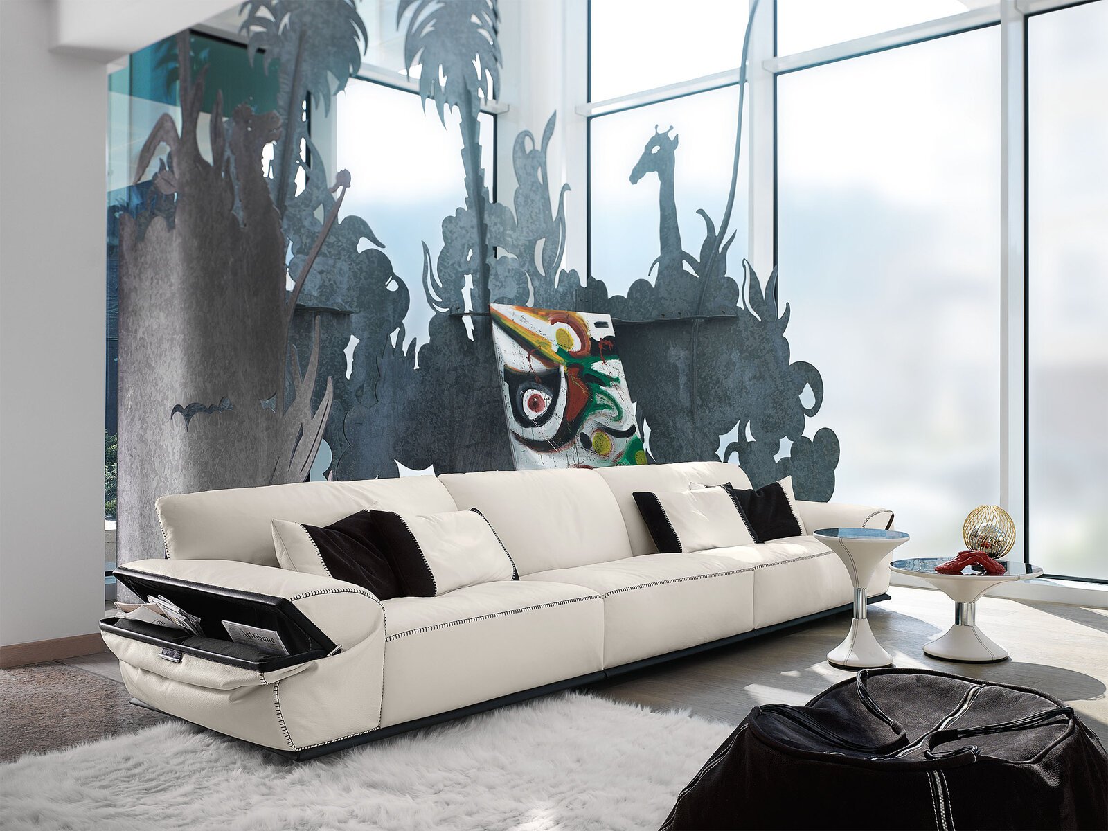 Clepsydra Table d’appoint design en cuir avec base en forme de sablier. la Clepsydra de Gamma Arredamenti est disponible chez D-Style Interior.