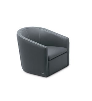 Pretty fauteuil design moderne en cuir au confort enveloppant, idéal pour le salon, la chambre ou un espace d’accueil. Disponible chez D-Style Interior.