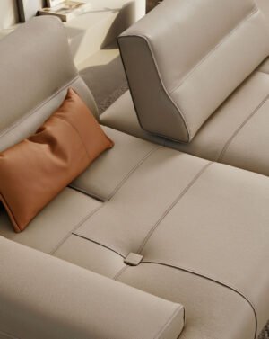 Smart canapé design haut de gamme par Gamma Arredamenti, avec mécanisme réglable et piètement croisé. Disponible chez D-Style Interior.