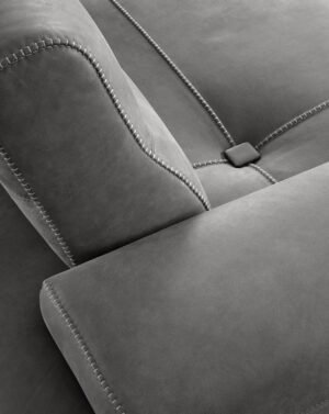 Smart canapé design haut de gamme par Gamma Arredamenti, avec mécanisme réglable et piètement croisé. Disponible chez D-Style Interior.