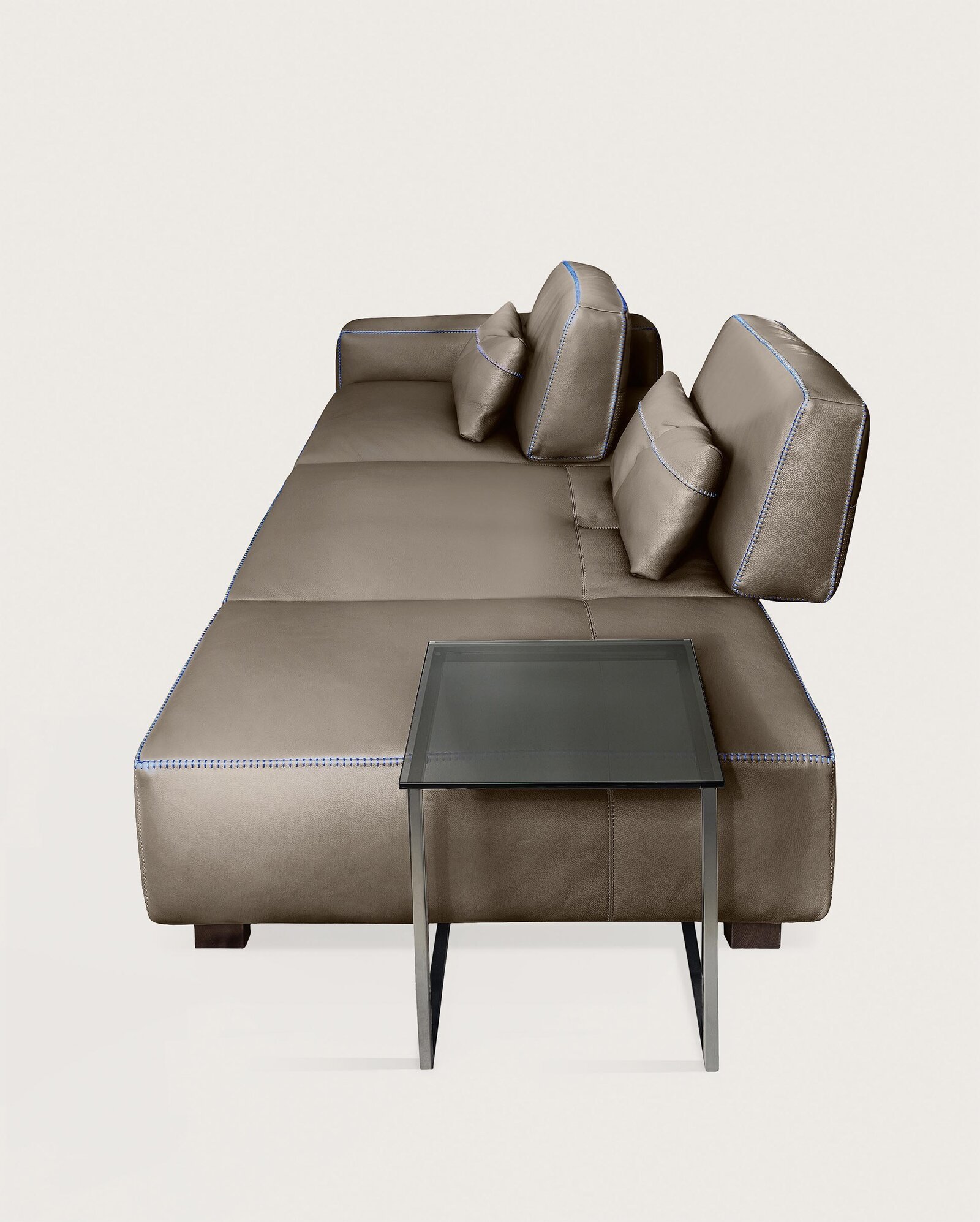 Soho canapé design haut de gamme par Gamma Arredamenti, avec mécanisme réglable et assise moelleuse. Disponible chez D-Style Interior.