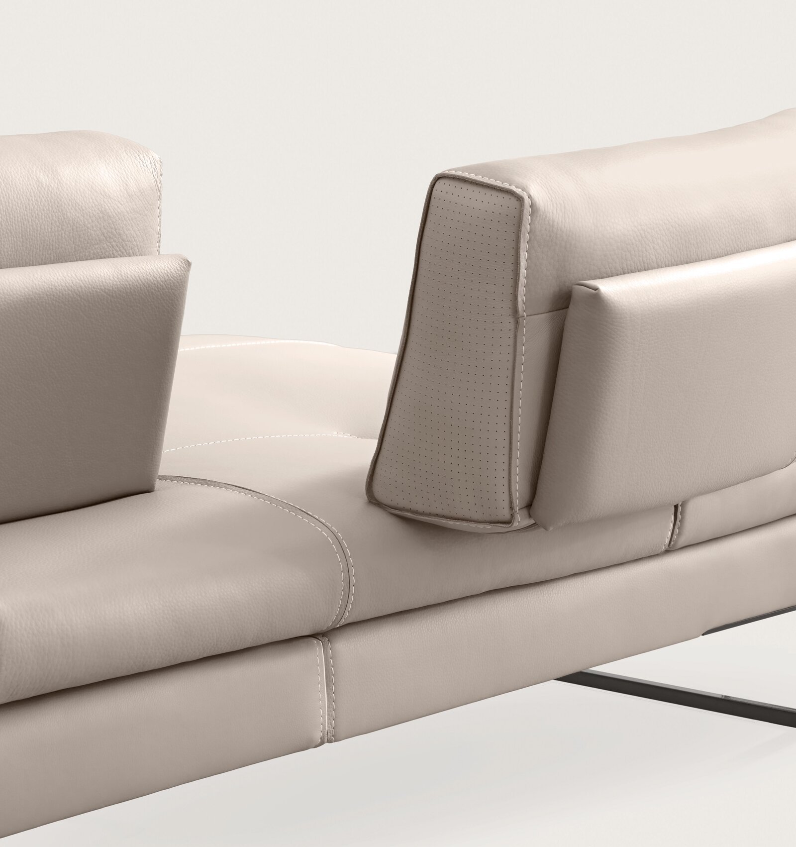 Sunset canapé design haut de gamme par Gamma Arredamenti avec assise ajustable et design élégant. Disponible chez D-Style Interior.