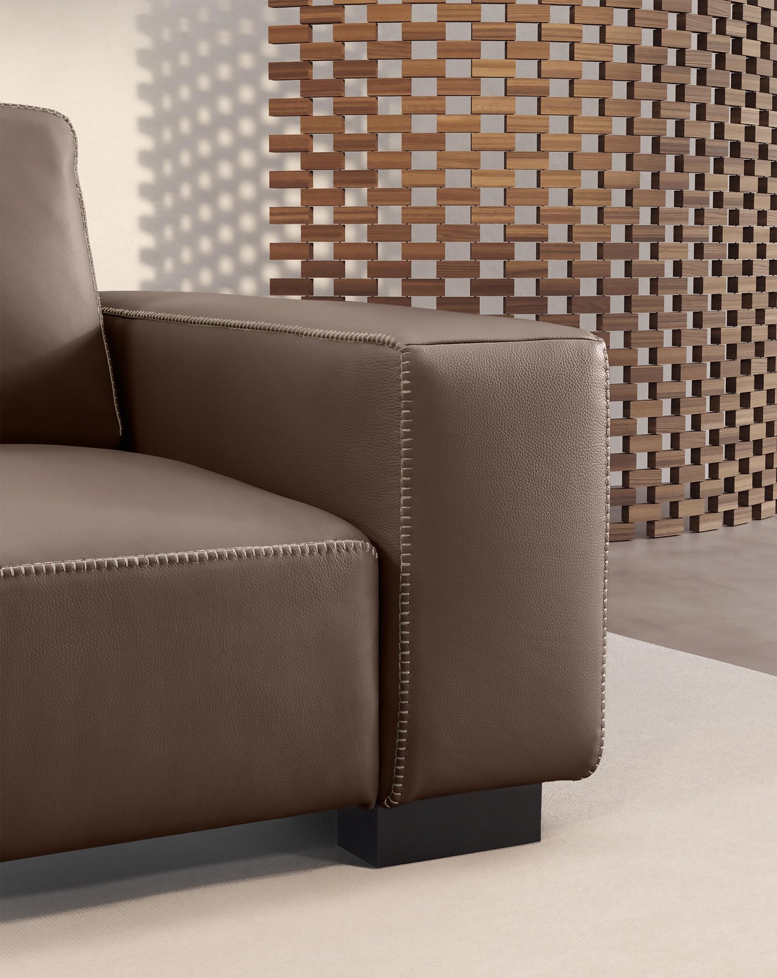 Soho canapé design haut de gamme par Gamma Arredamenti, avec mécanisme réglable et assise moelleuse. Disponible chez D-Style Interior.
