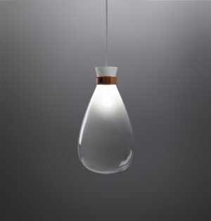 Soffi lampe design haut de gamme par Poltrona Frau, en verre soufflé et cuir Saddle Extra, alliance raffinée de lumière et de matière. Disponible chez D-Style Interior.