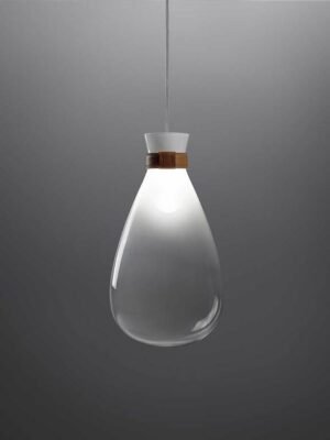 Soffi lampe design haut de gamme par Poltrona Frau, en verre soufflé et cuir Saddle Extra, alliance raffinée de lumière et de matière. Disponible chez D-Style Interior.