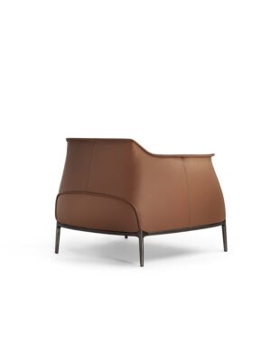 Archibald fauteuil design haut de gamme par Poltrona Frau, en cuir Pelle Frau® ou tissu, symbole d’élégance et de confort italien. Disponible chez D-Style Interior.