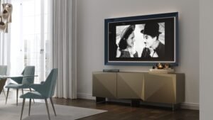 Origami Maxi Buffet design haut de gamme par Reflex Angelo avec structure métallique raffinée, trois portes et étagères en verre. Disponible chez D-Style Interior.